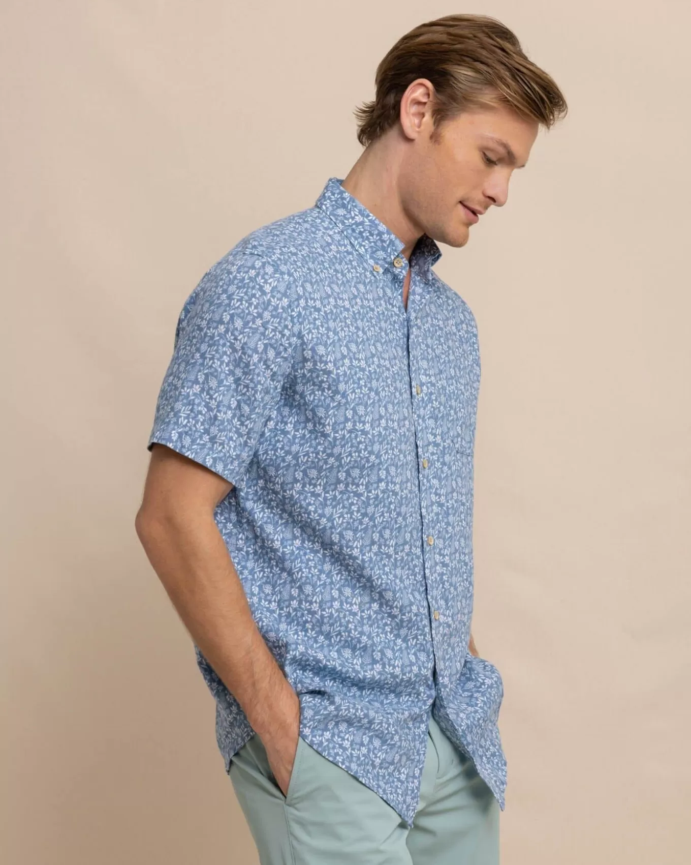 Southern Tide Linen Rayon Ditzy Floral Short Sleeve Sport Shirt< Sport Shirts & Button Downs